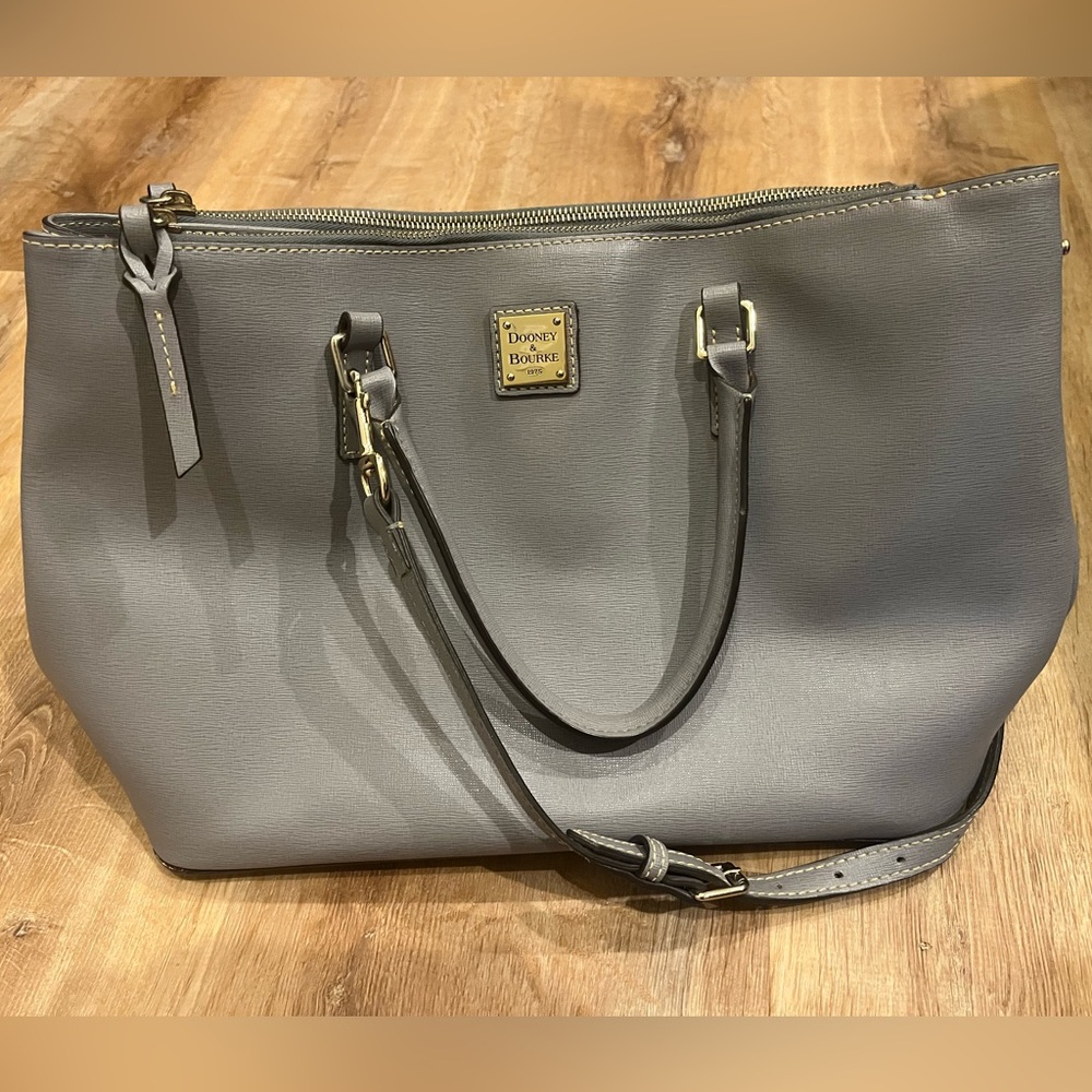 Authentic Dooney & Bourke Saffiano Wren Zip Top satchel purse. Like new.